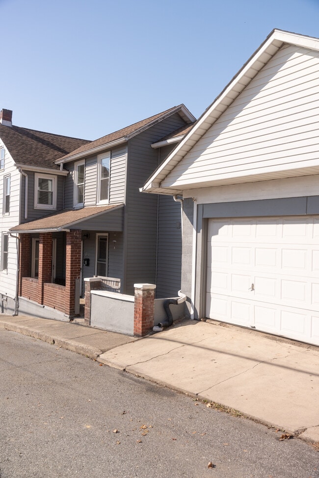 1005 Railroad St Unit 1, Catasauqua, PA 18032