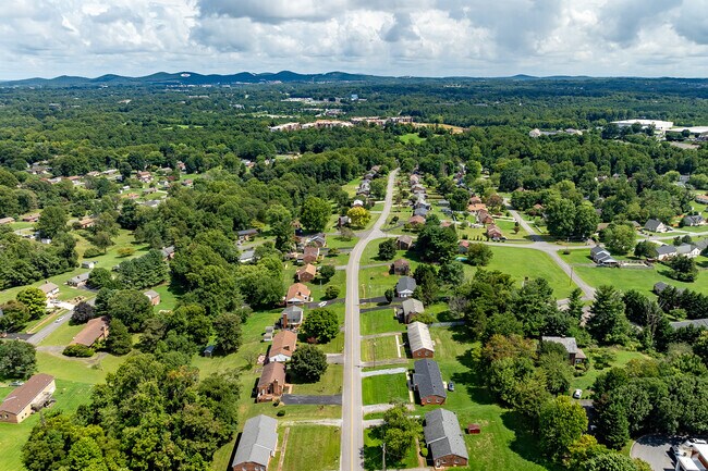 The median home in Maple Hills was constructed in 1976.