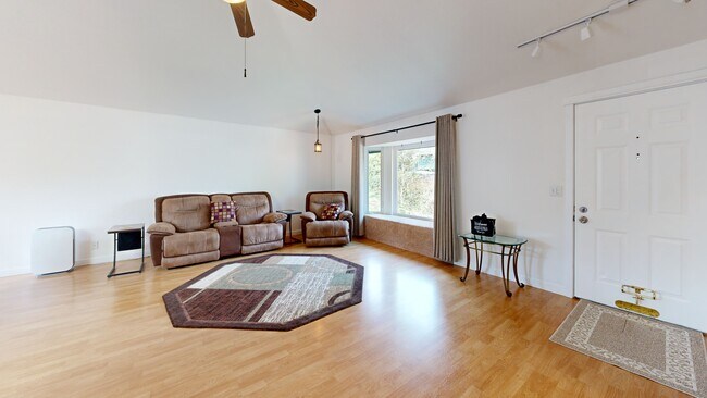 431 109th Place SE, Everett, WA 98208 - photo 2