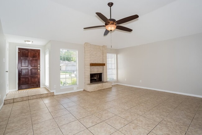 19523 Lake Hollow Ln, Houston, TX 77084 - photo 2