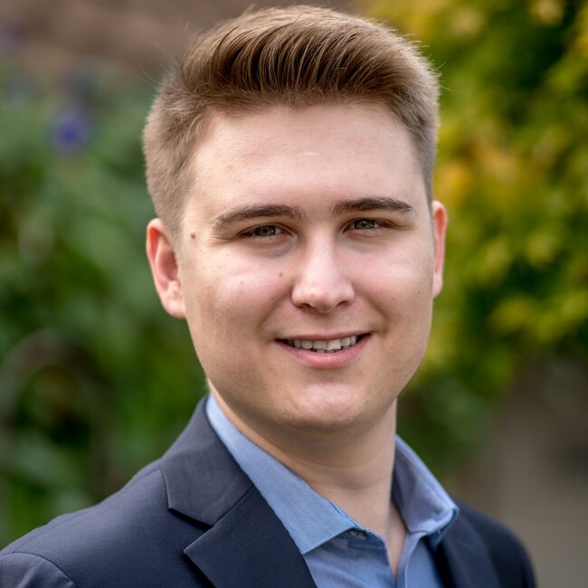 Agent Photo