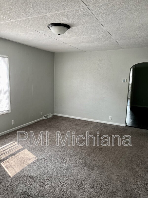 711 W 5th St, Mishawaka, IN 46544 - photo 4