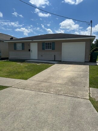 2920 Hero Dr, Gretna, LA 70053