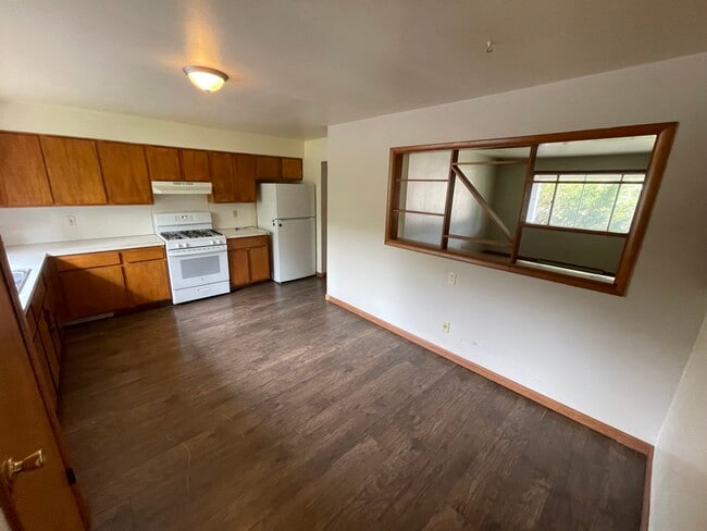 1310 21st Ave S, Wisconsin Rapids, WI 54495 - photo 3