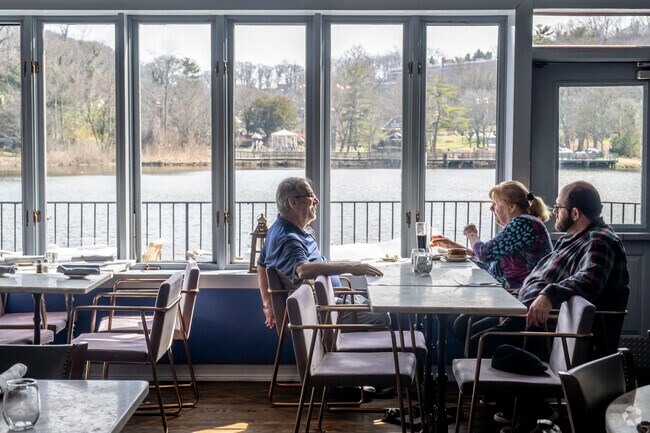 Stop in to Gatsby's Landing in downtown Roslyn for scenic views of Roslyn Pond.