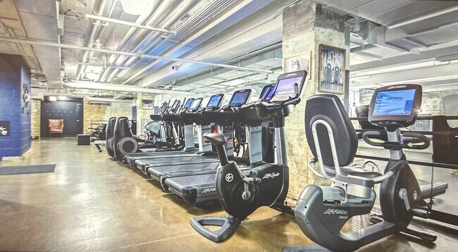 106 W Chicago Ave unit 304, Chicago, IL 60654 - photo 4