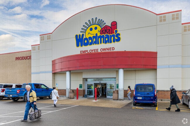 Woodman's Market is a go-to employee-owned grocery store for residents in Prairie Hills.