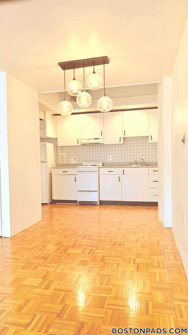 61 Brookline Ave Unit 221, Boston, MA 02215