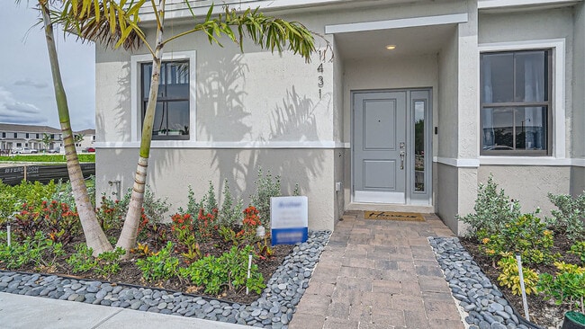 311 NE 16th St, Florida City, FL 33034 - photo 5