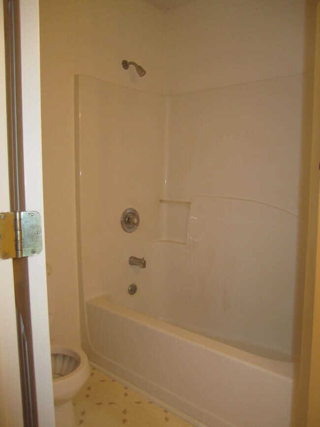 151 Dallas Rd unit 151, Goldsboro, NC 27534 - photo 4