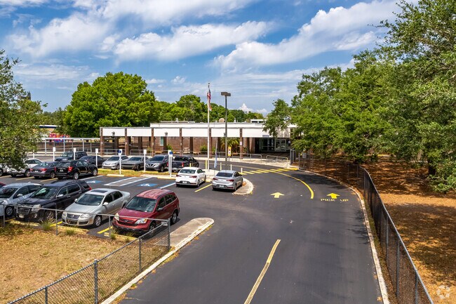 The only school located in the Bardmoor neighborhood is the Bardmoor Elementary School.