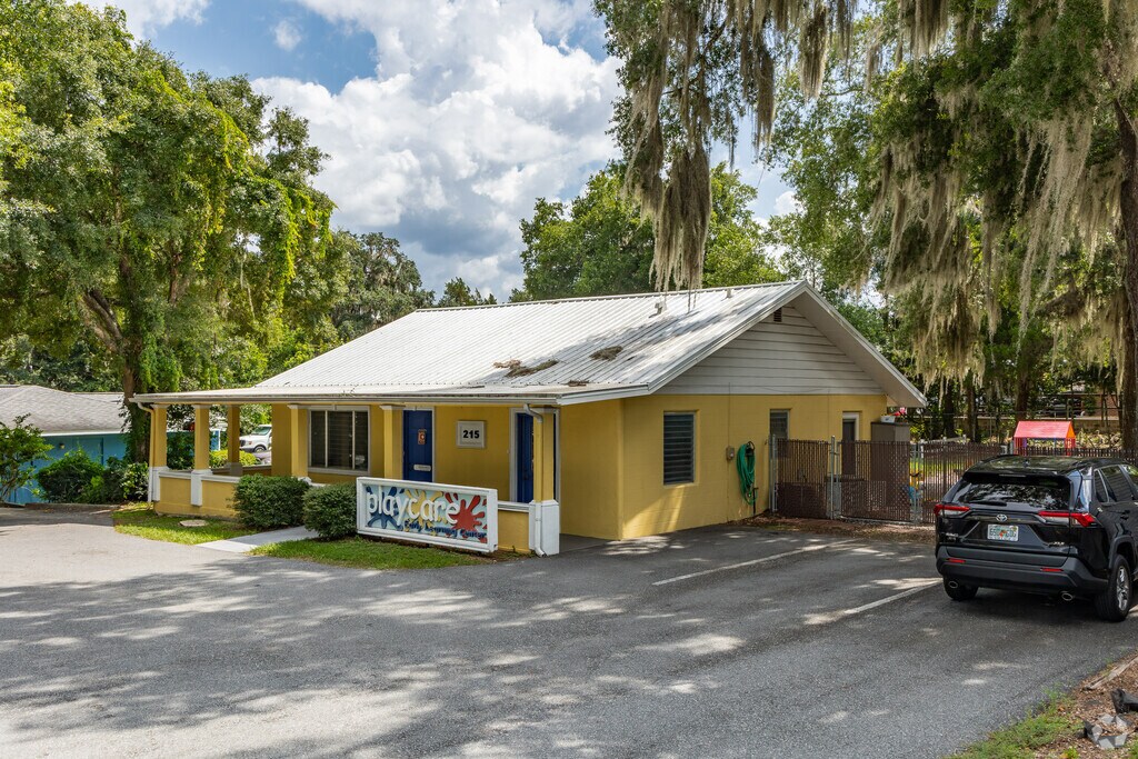 Come Unity Montessori School host kids in Pre K yo 1st grade.