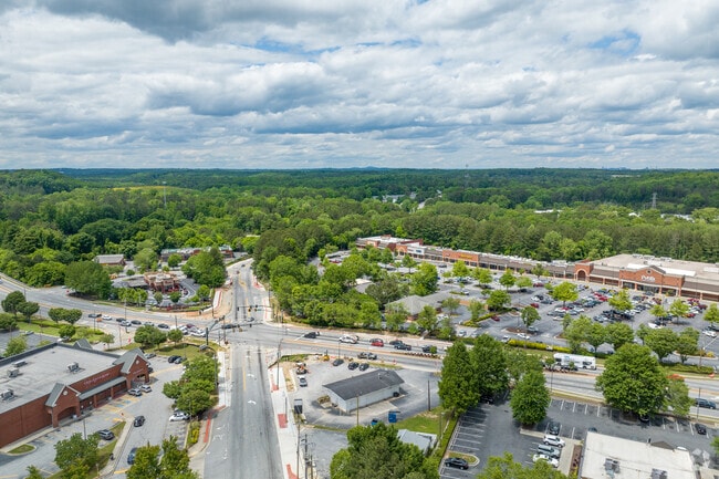 West Manor provides residents convenience to a variety of retail and restaurants in close proximity.