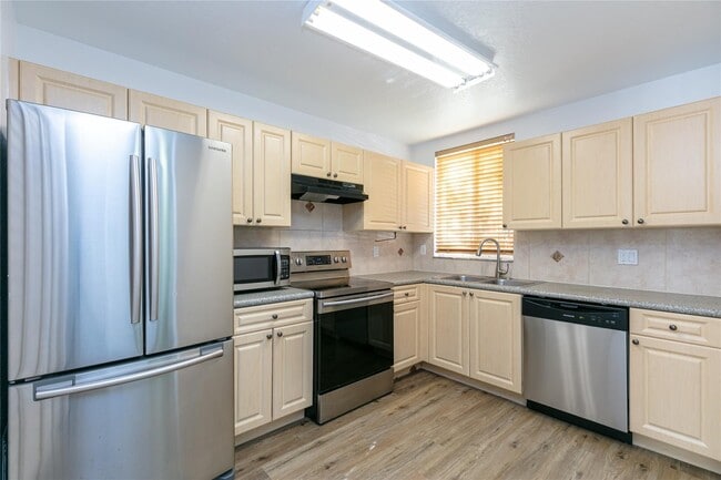 159 Hidden Court Rd, Hollywood, FL 33023 - photo 5