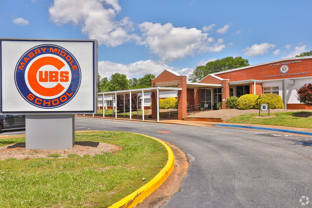 T.E. Mabry Middle School front entrance
