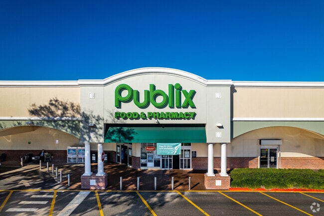 Publix is one of the main grocers for Prairie Lake residents.