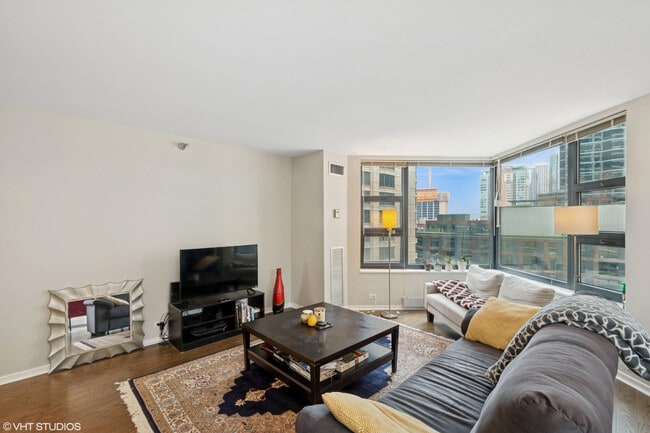 Streeterville Center Condos unit 3002, Chicago, IL 60611 - photo 2