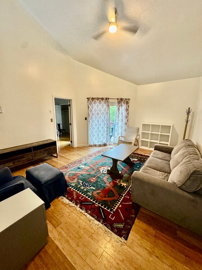 111 E 6th St Unit E, Bloomington, IN 47408