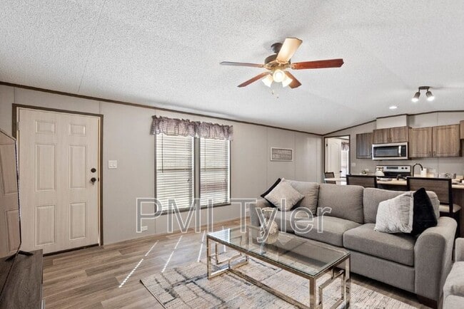 119 Sugar Maple Ln, Kilgore, TX 75662 - photo 3