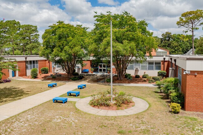 Sunset Park Elementary School in Wilmington, NC has a student-teacher ratio of 12 to 1.