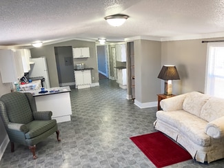 33 Village Ct, Mediapolis, IA 52637