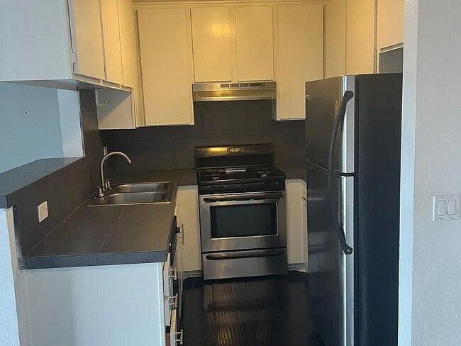 7531 Hampton Ave unit 201, West Hollywood, CA 90046 - photo 4