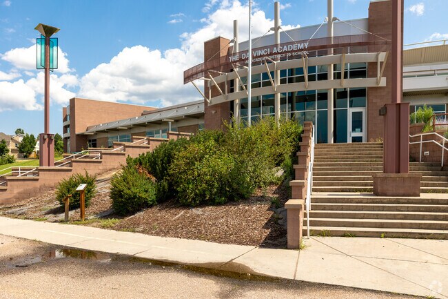 The Da Vinci Academy has 437 students.