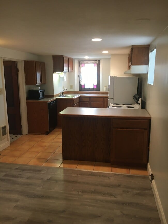 1391 Franklin Ave unit 1, Astoria, OR 97103 - photo 3