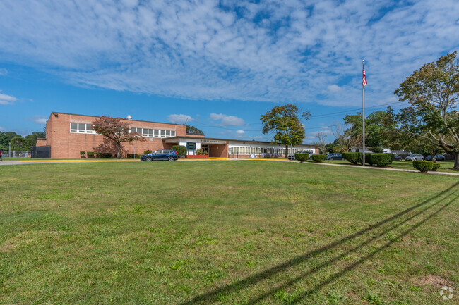 Forest Avenue School has 262 students in grades K-5.