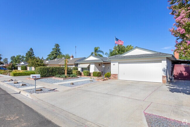 Ranch style homes are common throughout the Hoover area of Fresno.