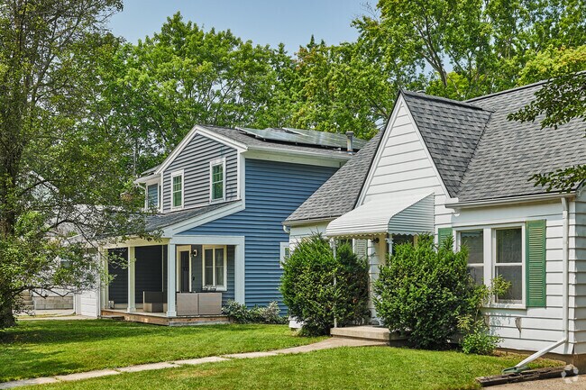 Traditional cottages and bungalows in Frisinger-Woodbury are modestly sized.