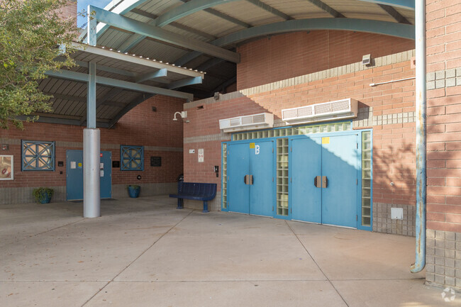 Kyrene De La Mirada Elementary entrance