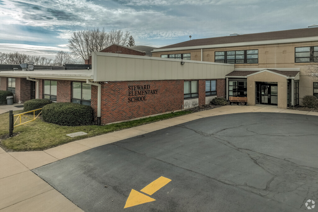 Steward Elementary School has a 5/5 school rating.