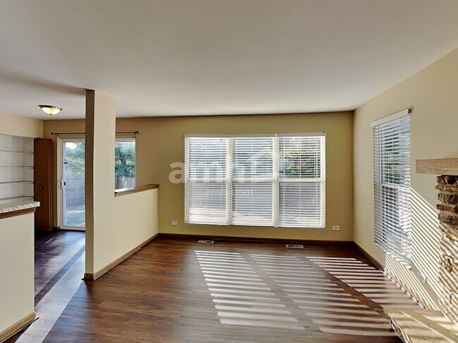 547 Greystone Ln, Bolingbrook, IL 60440 - photo 6