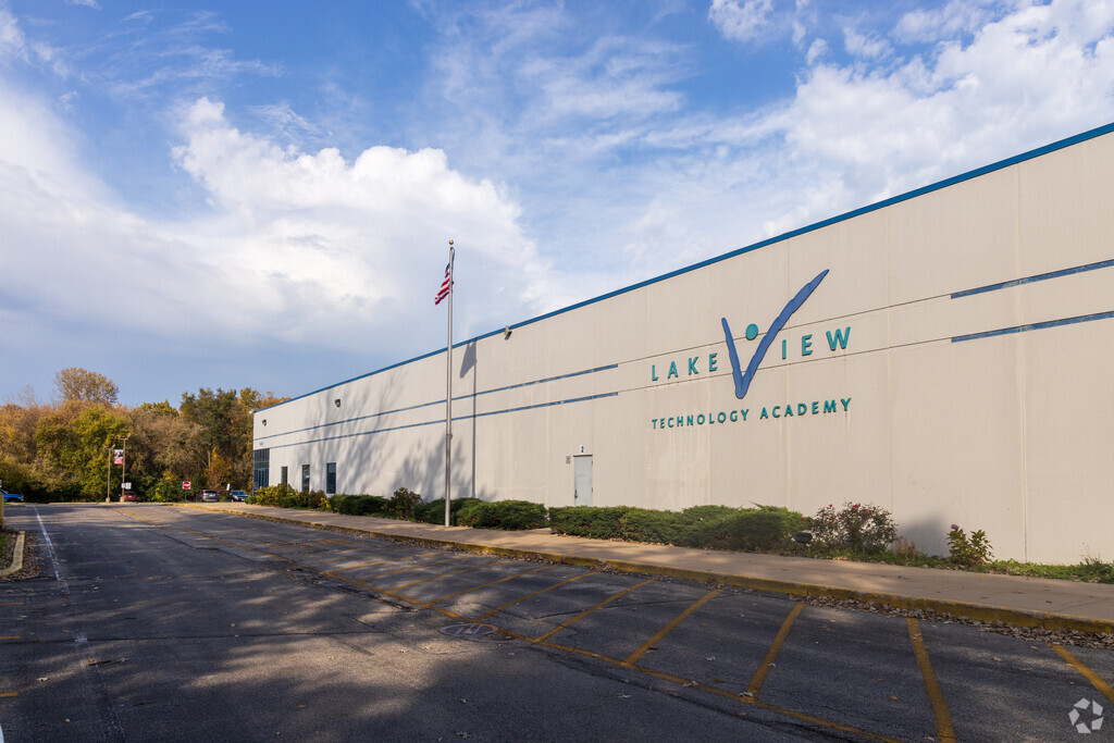 Lakeview Technology Academy provides education in the neighborhood of 
West Prairie Springs.