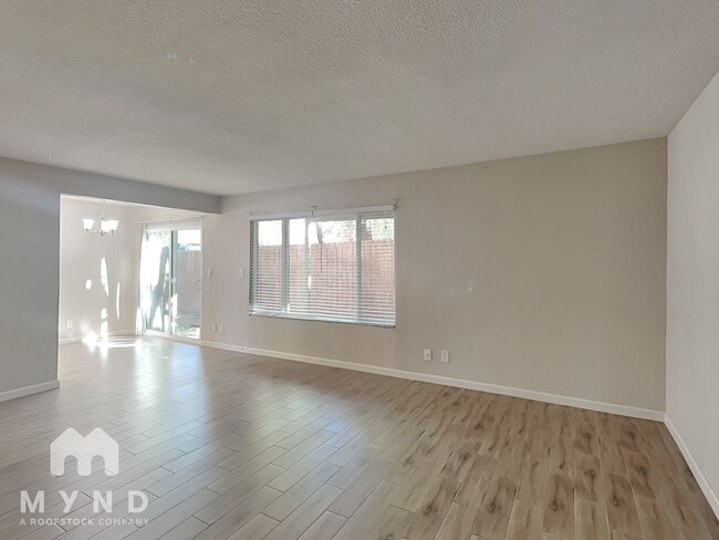 2336 Villanova Cir unit 8, Sacramento, CA 95825 - photo 2