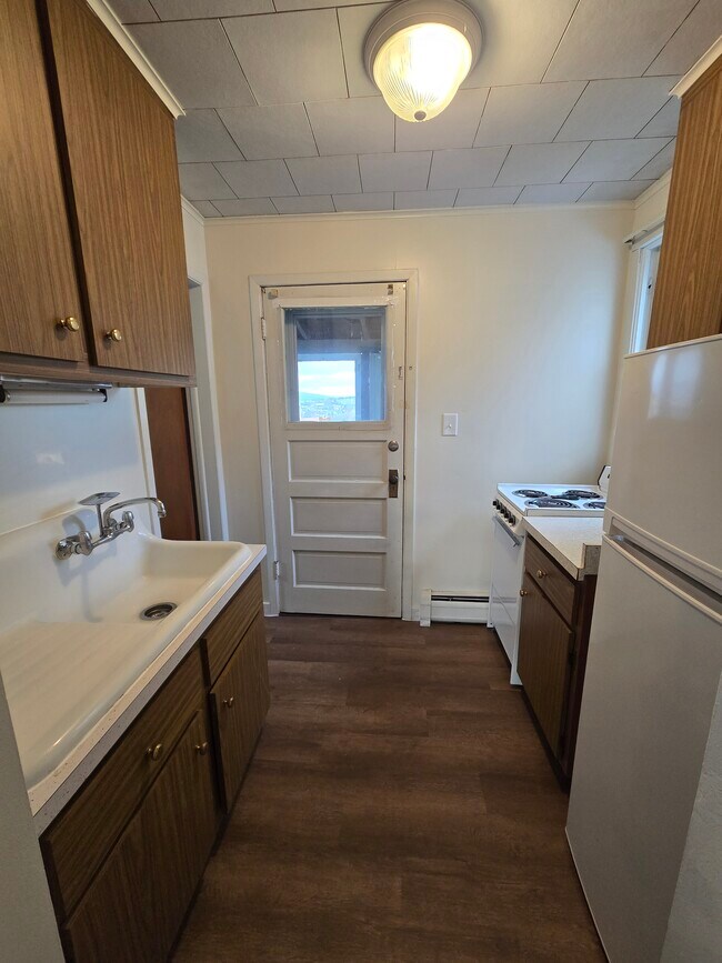 625 Palm St unit 625 Palm St. Apt. 2, Scranton, PA 18505 - photo 4