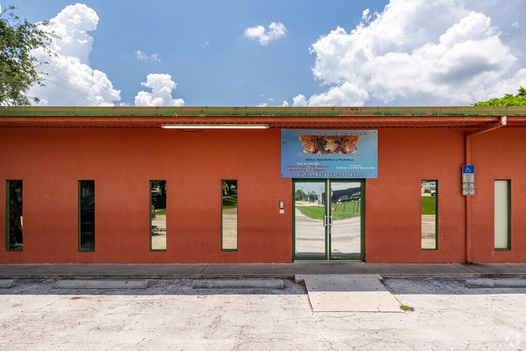 The Pace Program in Immokalee welcomes students through a central main entrance.