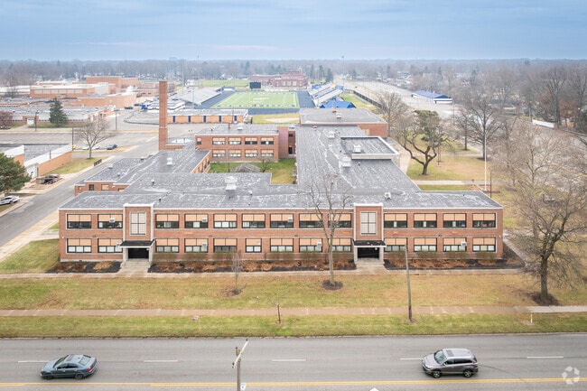 Washington Junior High School serves grades 7-8 in Whitmer-Trilbly.