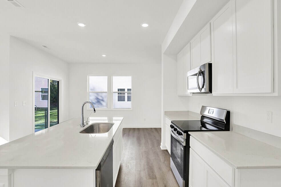 7537 Marin Pkwy, Cumberland, IN 46229 - photo 1