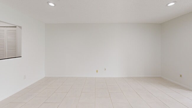 8566 Casa Del Lago unit 47F, Boca Raton, FL 33433 - photo 3