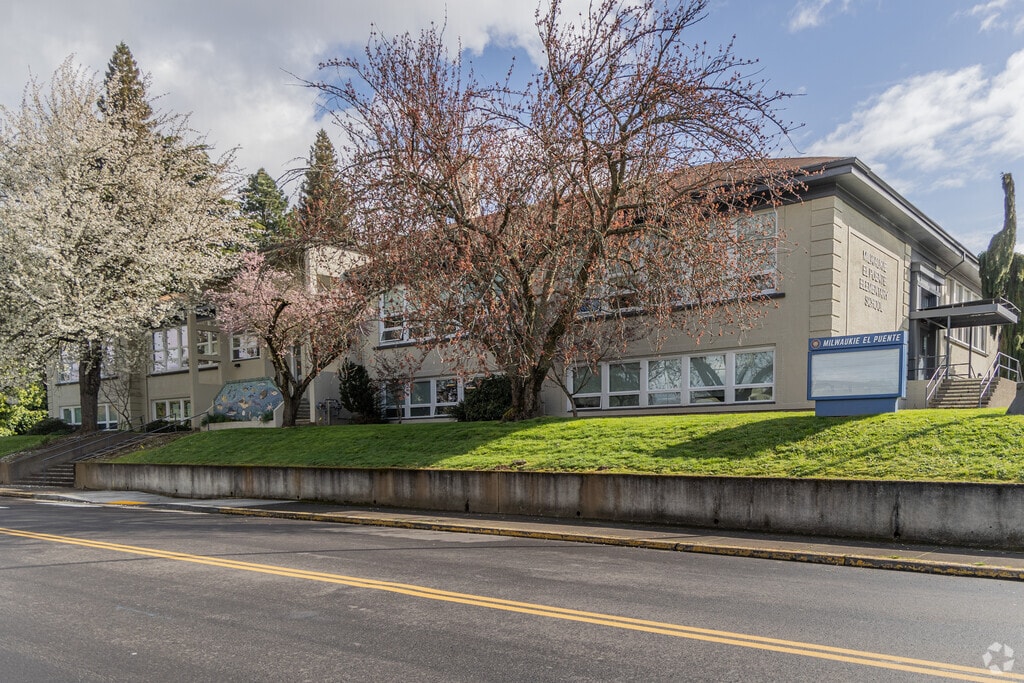 Micha-el School is a private pre-K, elementary & middle school in Oak Grove, Milwaukie OR.