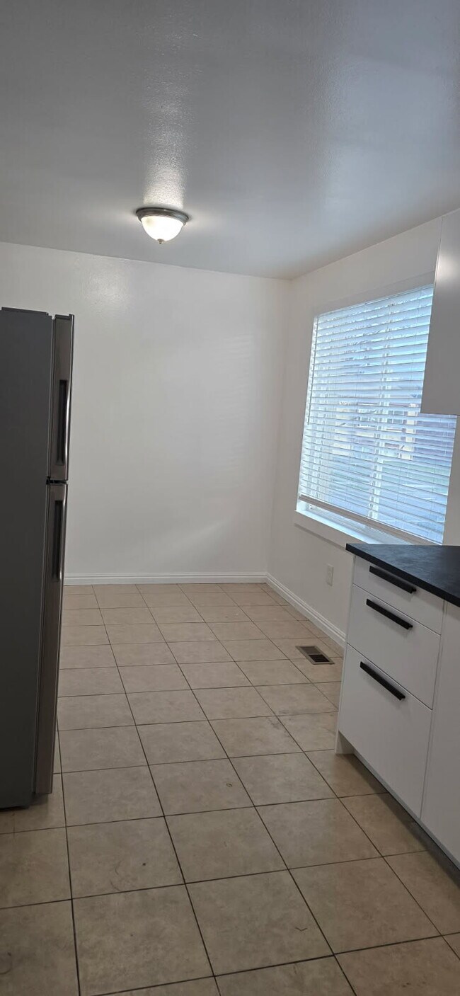 2530 S Parkcrest Dr unit 3, Salt Lake City, UT 84119 - photo 3