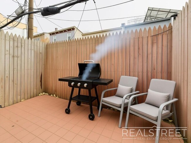 294 Harman St unit 1R, Brooklyn, NY 11237 - photo 6