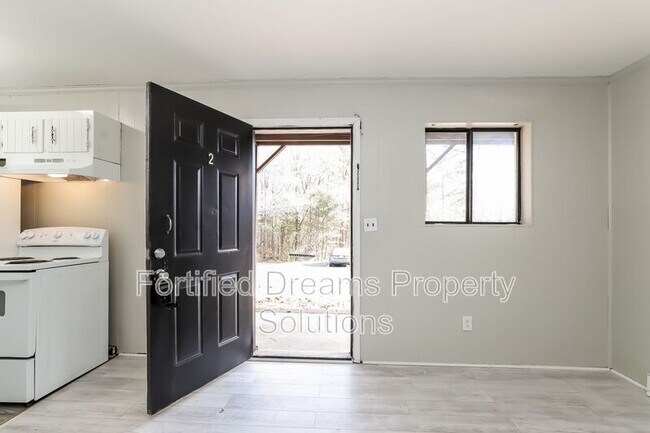 201 Leisure Time Ln unit 3, Winston-Salem, NC 27107 - photo 4