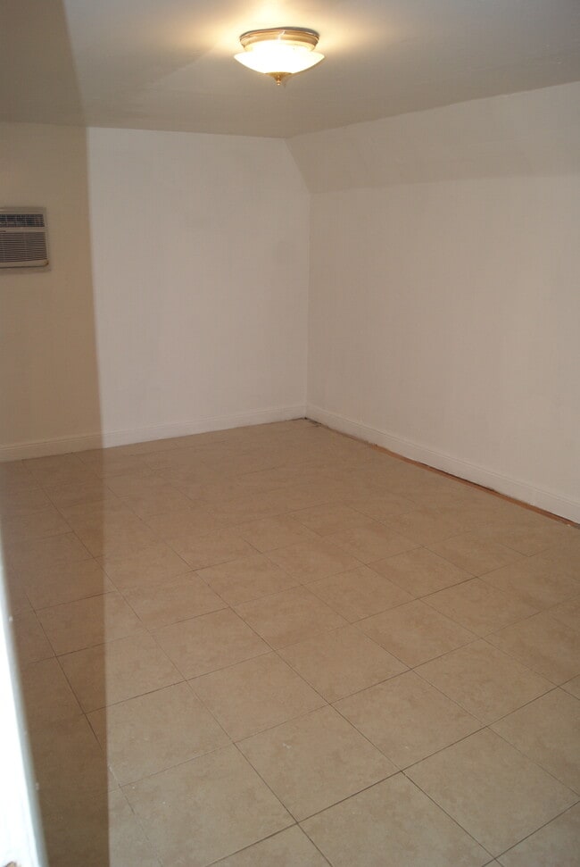 1941 Pierce St unit Cute 2 BR House Holl, Hollywood, FL 33020 - photo 4