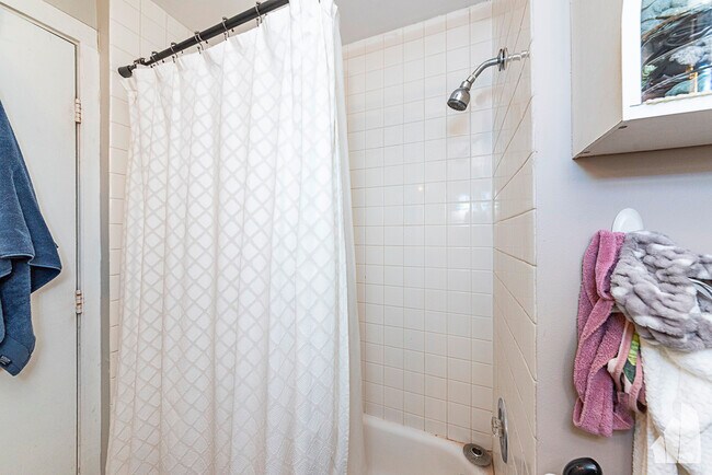 2117 N Winchester Ave unit 2F, Chicago, IL 60614 - photo 6