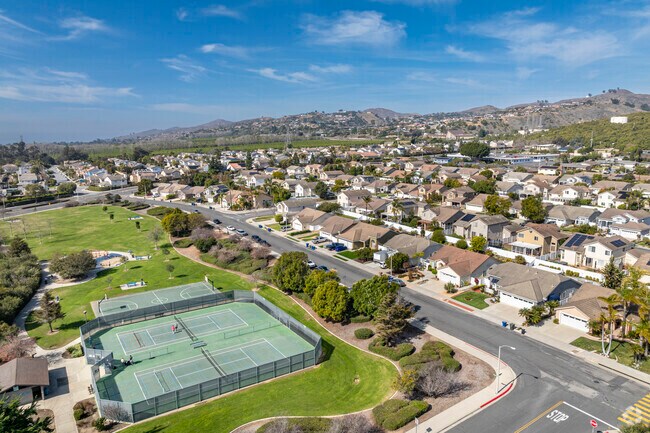 The locals of Juanamaria have quick access to the parks and beaches available in Ventura.