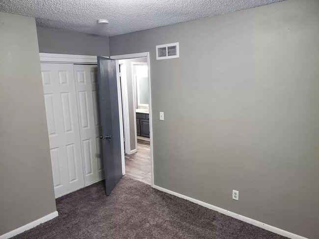 616 E Hackley Ave, Des Moines, IA 50315 - photo 5