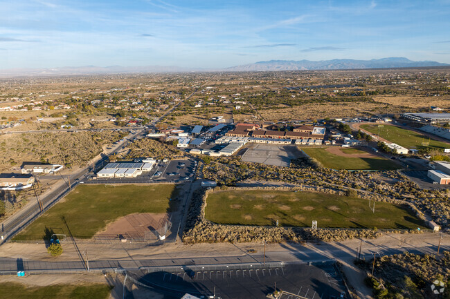 The courses at Snowline Academy encourage critical thinking and creativity.
